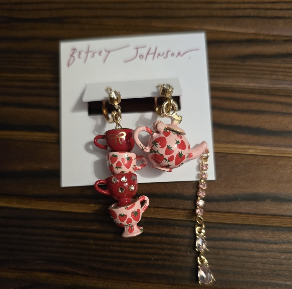 Betsey Johnson Mismatched Teapot and tea cup dangle earrings! - Picture 9 of 15